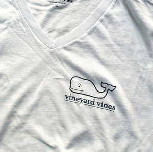 Vineyard vine tshirt
